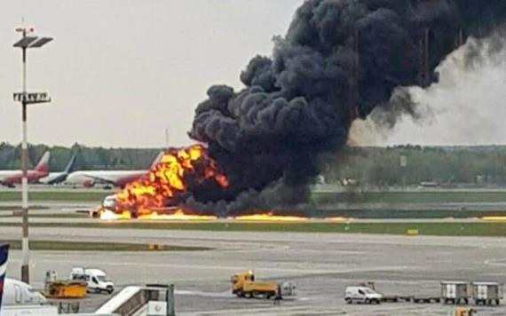 Sube a 41 la cifra de muertos tras incendio de un avión en Moscú
