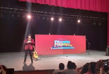 Franco Escamilla y su standup llenan el Esperanza Iris