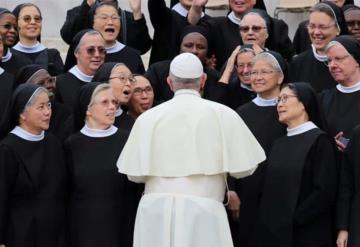 Vaticano ordena a sacerdotes y monjas denunciar abusos sexuales