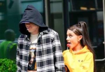 Demandan a Ariana Grande por compartir fotos tomadas por un paparazzi