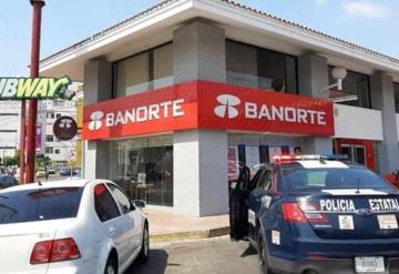 Asaltan a cuentahabiente en Banorte de Plaza Pastrana