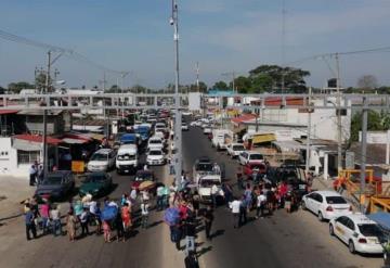 Así continúa el bloqueo hacía la carretera La Isla