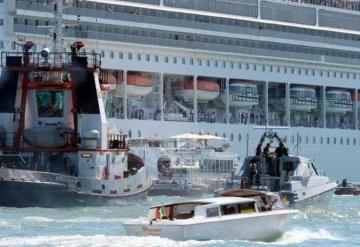 Choque entre Crucero y barco turístico deja cuatro heridos