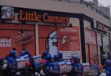 Repartidores de Dominos declaran la guerra a Little Caesars en Monterrey