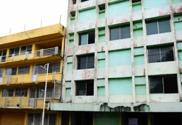 Edificios en abandono se han convertido en refugios de indigentes en Villahermosa