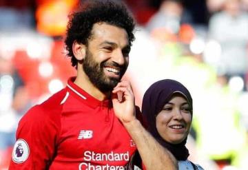 Mohamed Salah ¿se niega a beso de reportera?