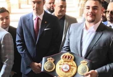 AMLO recibe al campeón de boxeo Andy Ruiz en Palacio Nacional, le obsequiará el cinturón WBA 