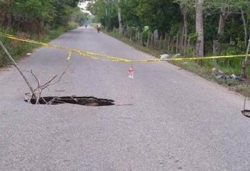 Su hunde carretera en Cunduacán y autoridades no atienden el problema