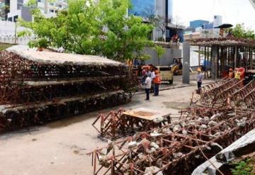 Así va la demolición del puente de tridilosa en Tabasco 2000