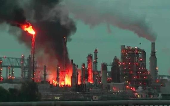 Incendio arrasa con refinería en Filadelfia, EE UU
