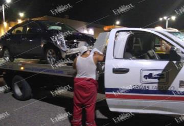 Auto choca a patrulla de policía sobre Paseo Tabasco; el conductor se dio a la fuga 