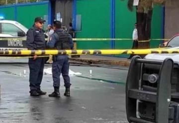 Balacera afuera de una escuela deja como saldo una persona muerta y un niño de 8 años herido