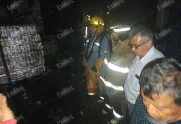 Incendio consumió parte de tienda Bodega Aurrerá, en Jalpa de Méndez