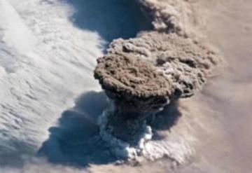 Volcán hace erupción y la NASA capta imágenes impresionantes desde el espacio