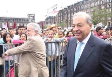 Acude Carlos Slim al llamado de AMLO en el Zócalo