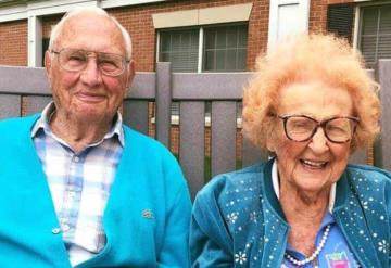 Se conocen en asilo y se casan; mujer de 102 años y hombre de 100 años