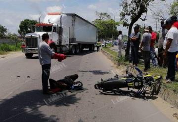 Embisten a motociclista en Periférico de Villahermosa