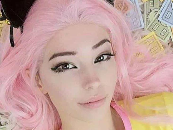 La influencer Belle Delphine vende en frascos el agua con la que se baña