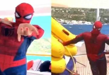 Thalía se disfraza de Spider-man y causa sensación en las redes