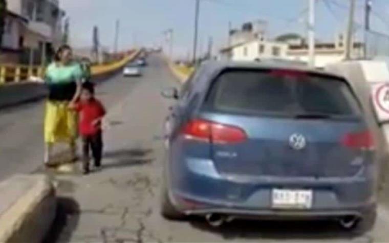 Captan El Momento En El Que Un Menor Es Atropellado Por Un Auto 8181