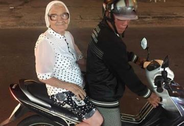 Abuelita gasta su pensión viajando de mochilera por todo el mundo