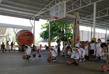 Imparten clínica de Basquetbol Gustavo Ayón