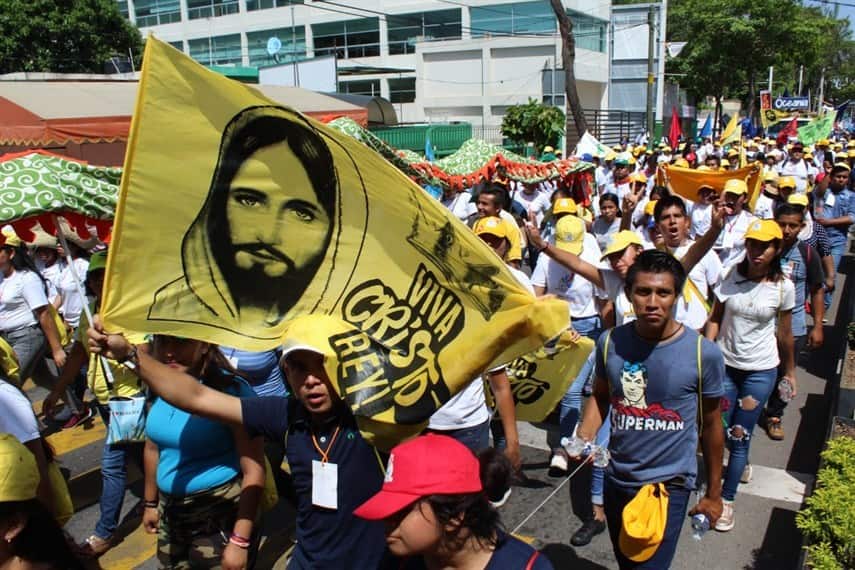 Marchan jóvenes católicos,en Villahermosa