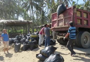 Por un Paraíso siempre limpio, recolectan 2 toneladas de basura en playa