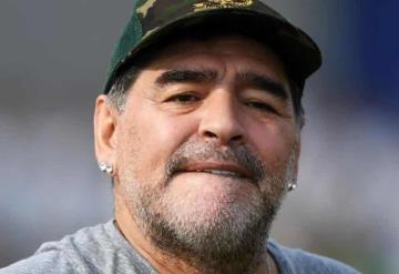 Maradona publica video en el que se le ve caminar en el hospital