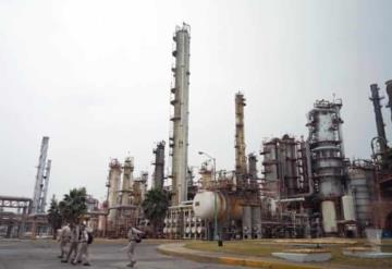 Pemex y sindicato acuerdan aumento salarial