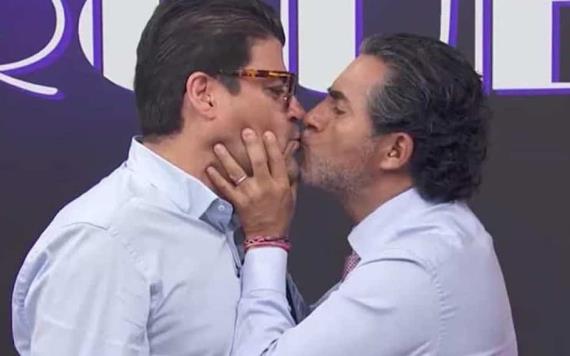 El Negro Araiza besa a Jorge El Burro Van Rankin en pleno programa de Hoy