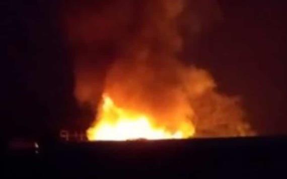 Se incendian tanques de almacenamiento en carretera Villahermosa-Cárdenas