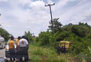 Camioneta de valores se sale de la carretera federal Villahermosa - Frontera