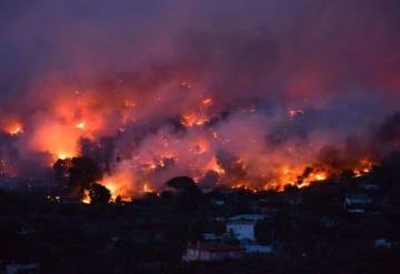 Evacuan 4 pueblos y un monasterio tras incendio forestal