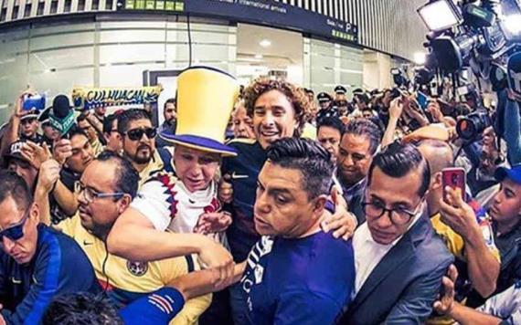 Así recibieron a Memo Ochoa en el aeropuerto de la Ciudad de México