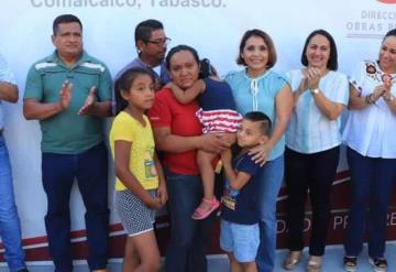 Entrega ayuntamiento de Comalcalco más viviendas a familias de escasos recursos