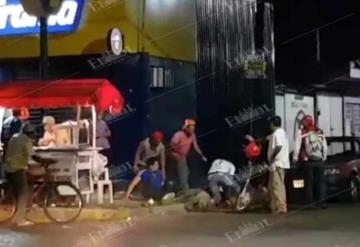 Cegado por el alcohol hombre ataca a golpes a sus amigos en Gaviotas