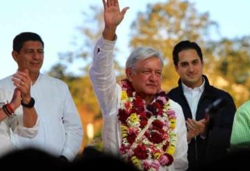 Pide AMLO a servidores público resistirse a tentaciones de poder y dinero 