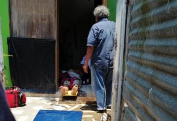 Hombre se cae de la segunda planta de su casa