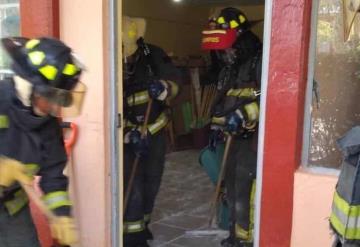 Evacuan a estudiantes de primaria por gases tóxicos en escuela