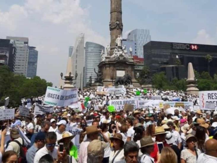 Marchan Contra AMLO Justo Cuando El Presidente López Obrador Rinde Su ...