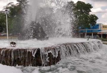 ¡Se llena de espuma la fuente maya!