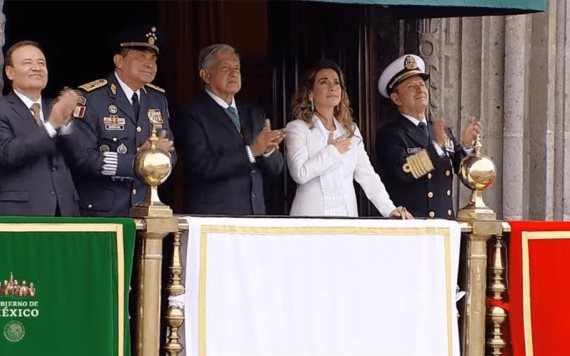 Beatriz Gutiérrez al borde de las lágrimas en Desfile Militar