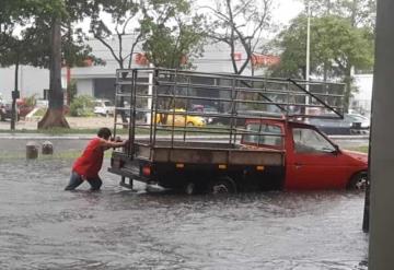 Cárcamos están funcionando, sin embargo las fuertes lluvias y la basura generan encharcamientos