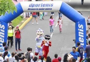 Así se vivió la carrera de botargas y  superhéores que organiza el Mago Chong Tall