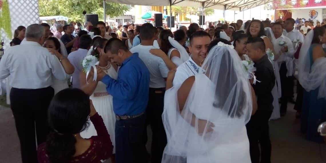 37 Parejas contraen nupcias en boda colectiva de Paraíso