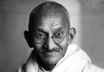 Roban  cenizas de Mahatma Gandhi, en el 150 aniversario de su natalicio