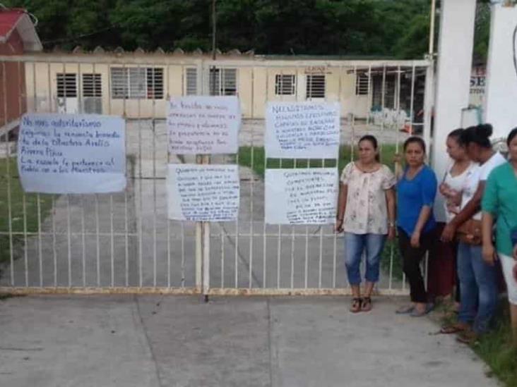 Padres De Familia Toman Escuela Por Falta De Maestra De Grupo Multigrado 2629