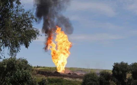 Se registra incendio tras fuga de gas LP por toma clandestina en Huejotzingo