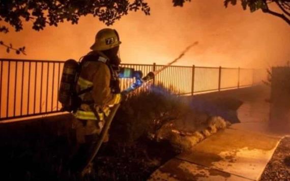 Miles de personas en Los Ángeles fueron evacuadas por incendio